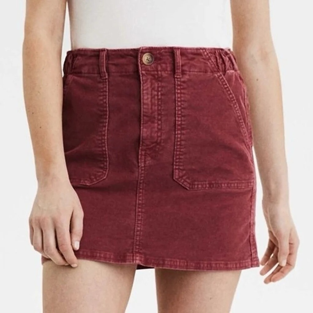 American Eagle Burgundy Corduroy Y2K Retro
Mini Skirt Size 4